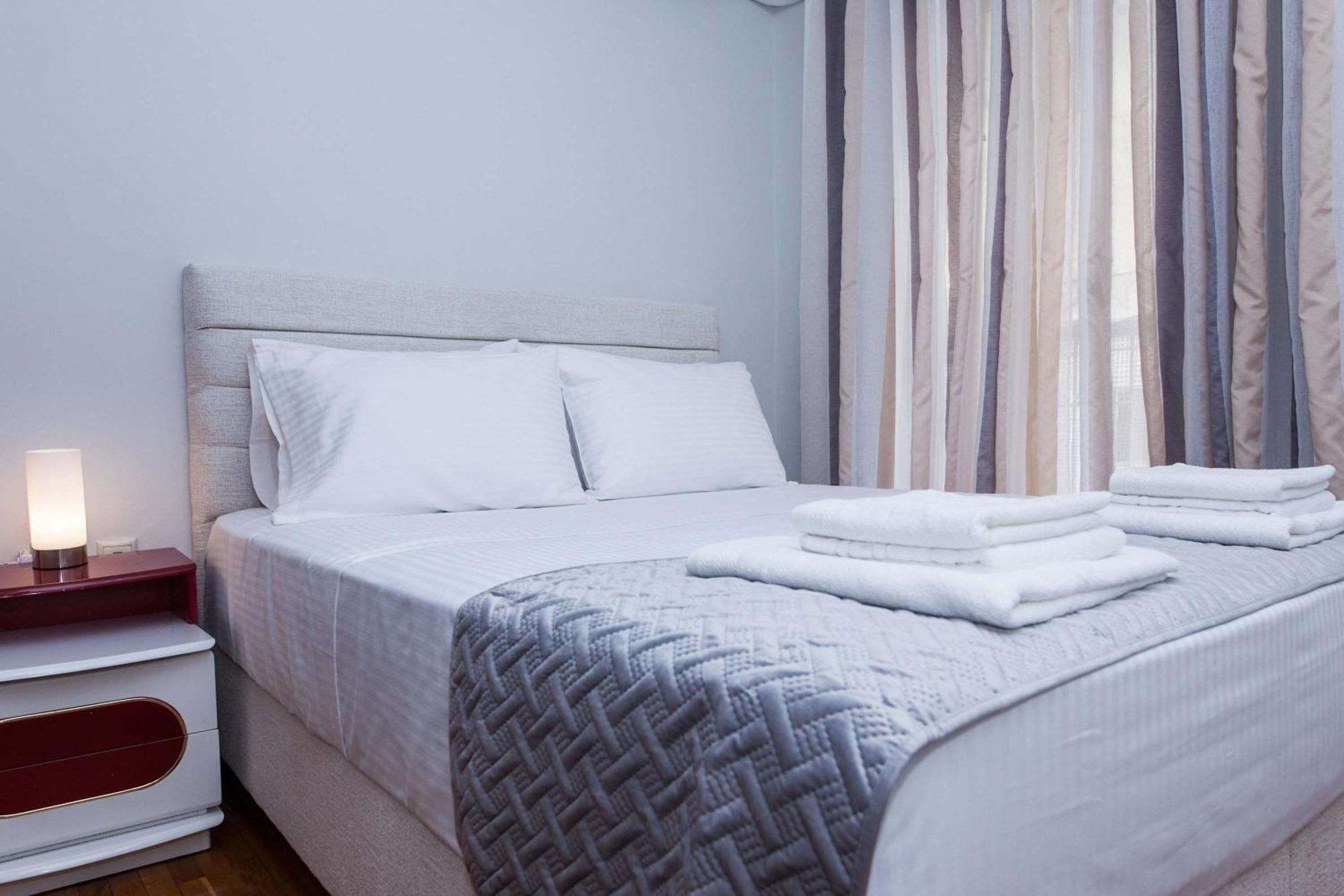 Central 2 Bd Apt With Balcony By Monastiraki Athens Exterior photo