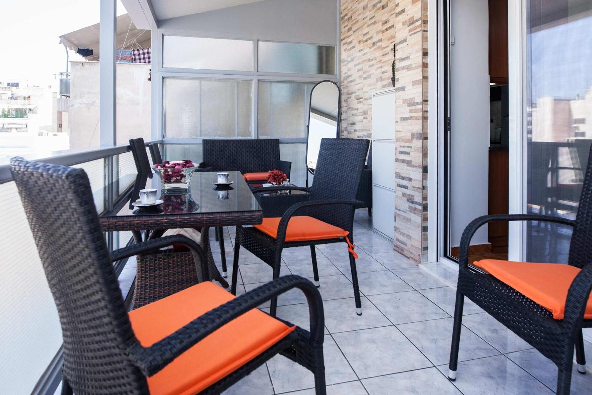 Central 2 Bd Apt With Balcony By Monastiraki Athens Exterior photo