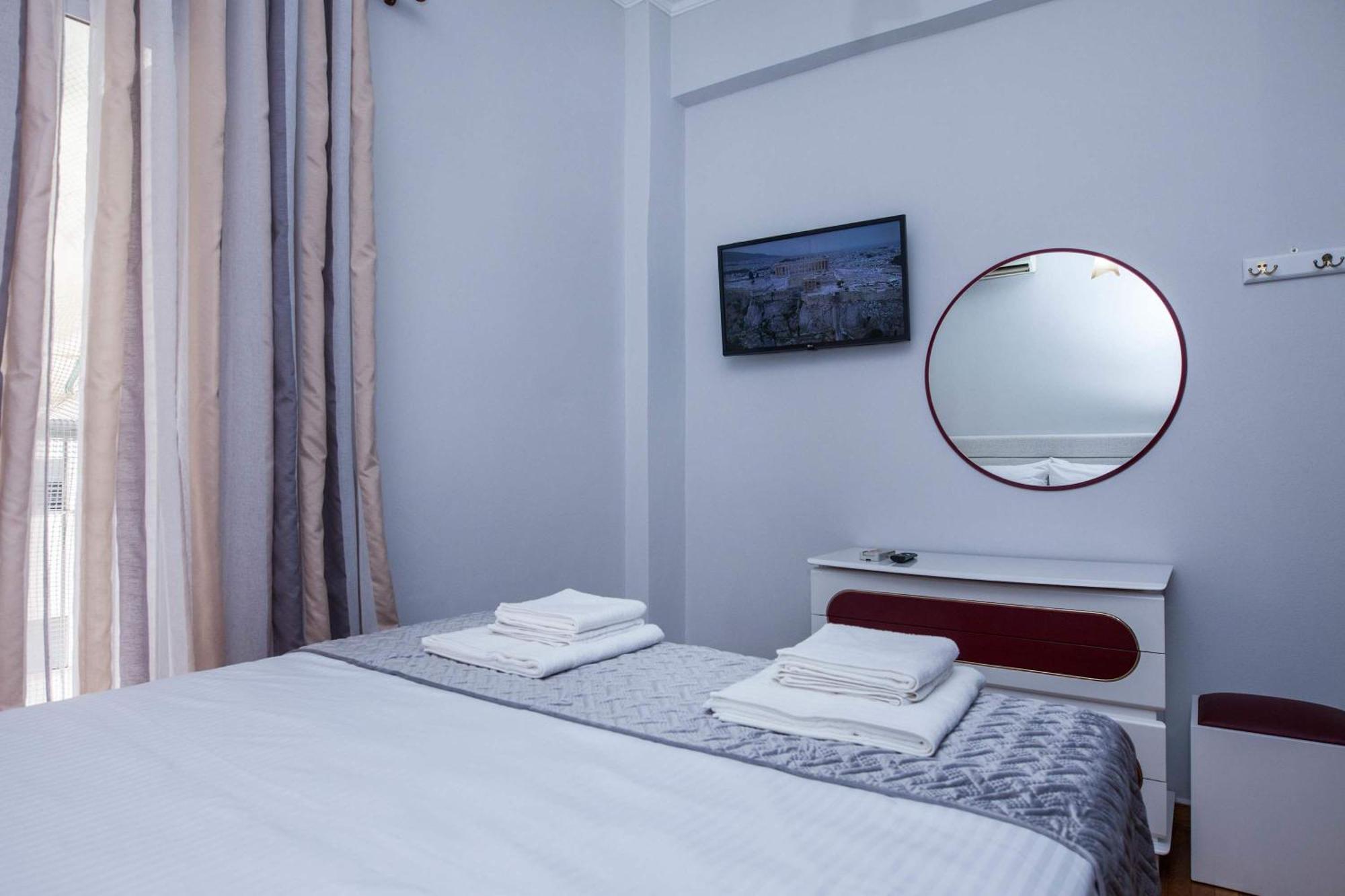 Central 2 Bd Apt With Balcony By Monastiraki Athens Exterior photo